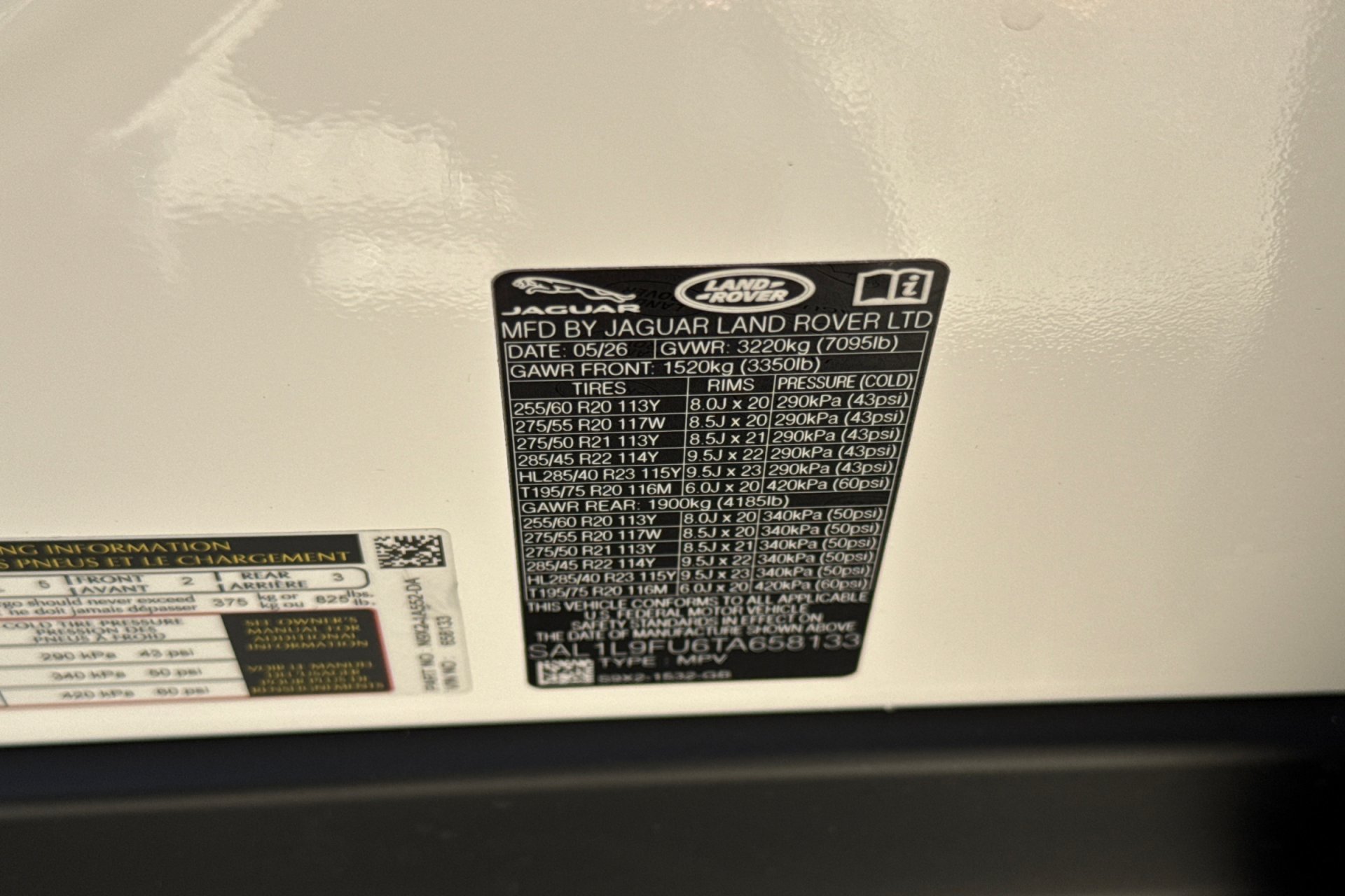New 2026 Ostuni Pearl White Land Rover Dynamic SE image 29