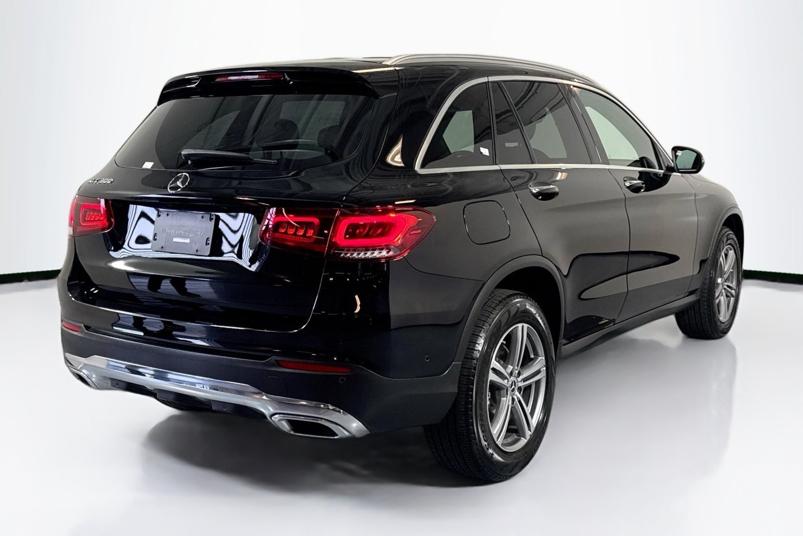 Used 2022 Black Mercedes-Benz GLC 300 image 5