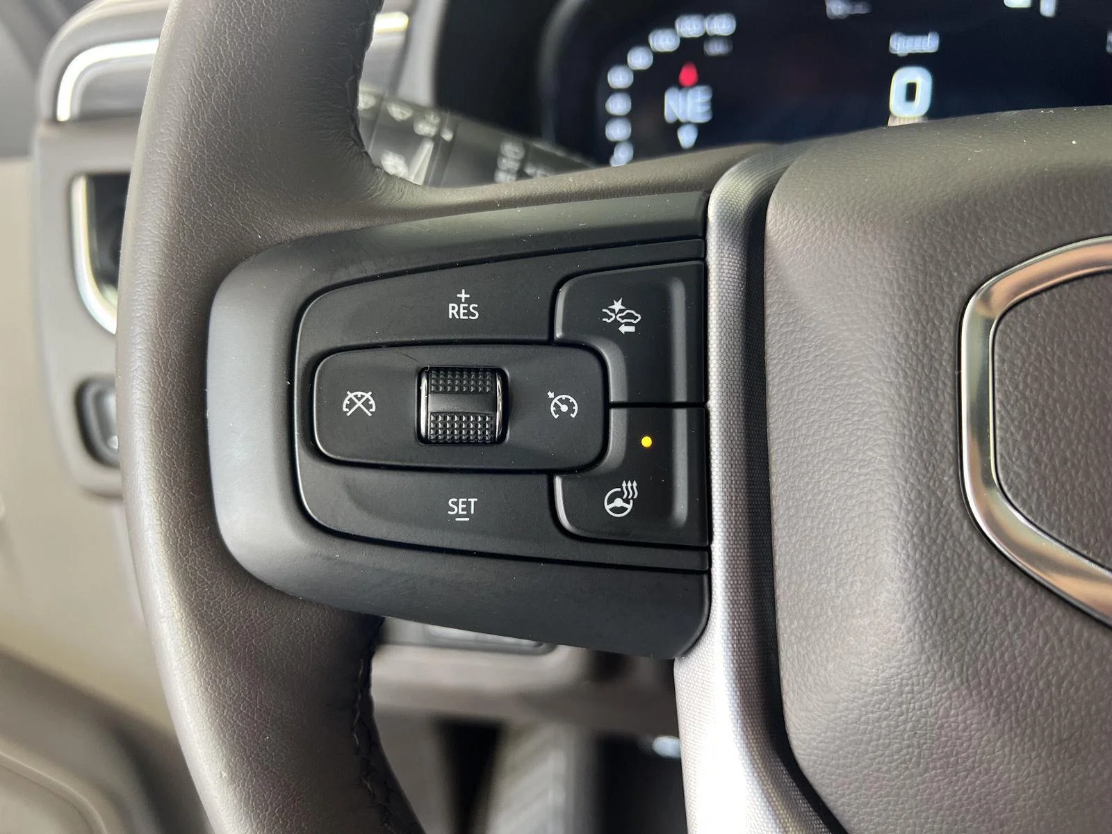 Used 2022 White Frost Tricoat GMC SLT image 14