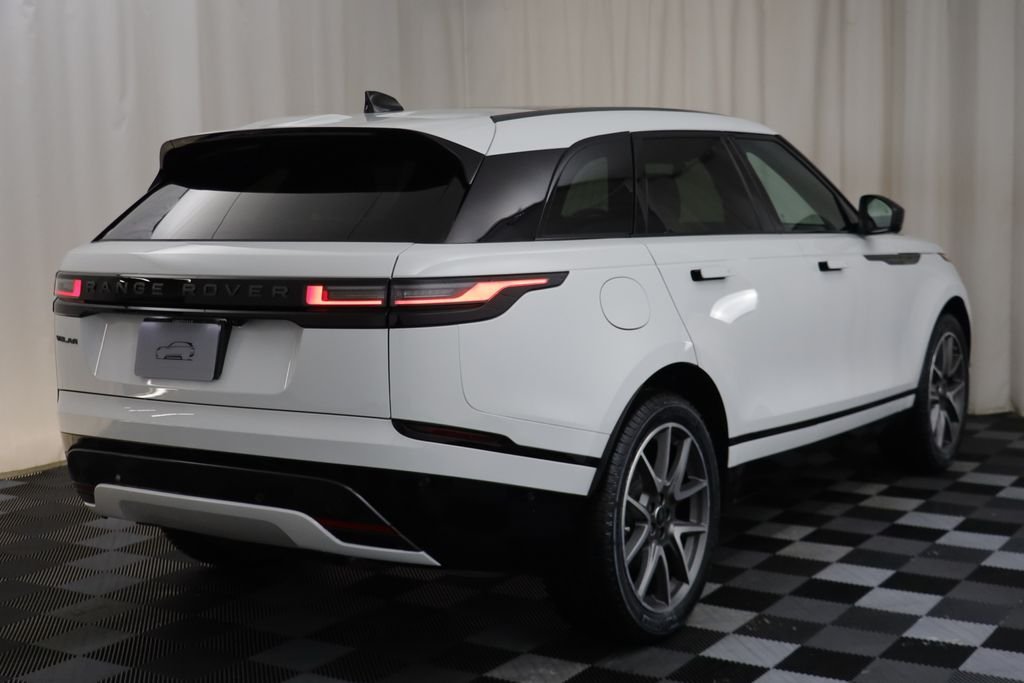 New 2026 Fuji White LAND ROVER Dynamic SE image 18