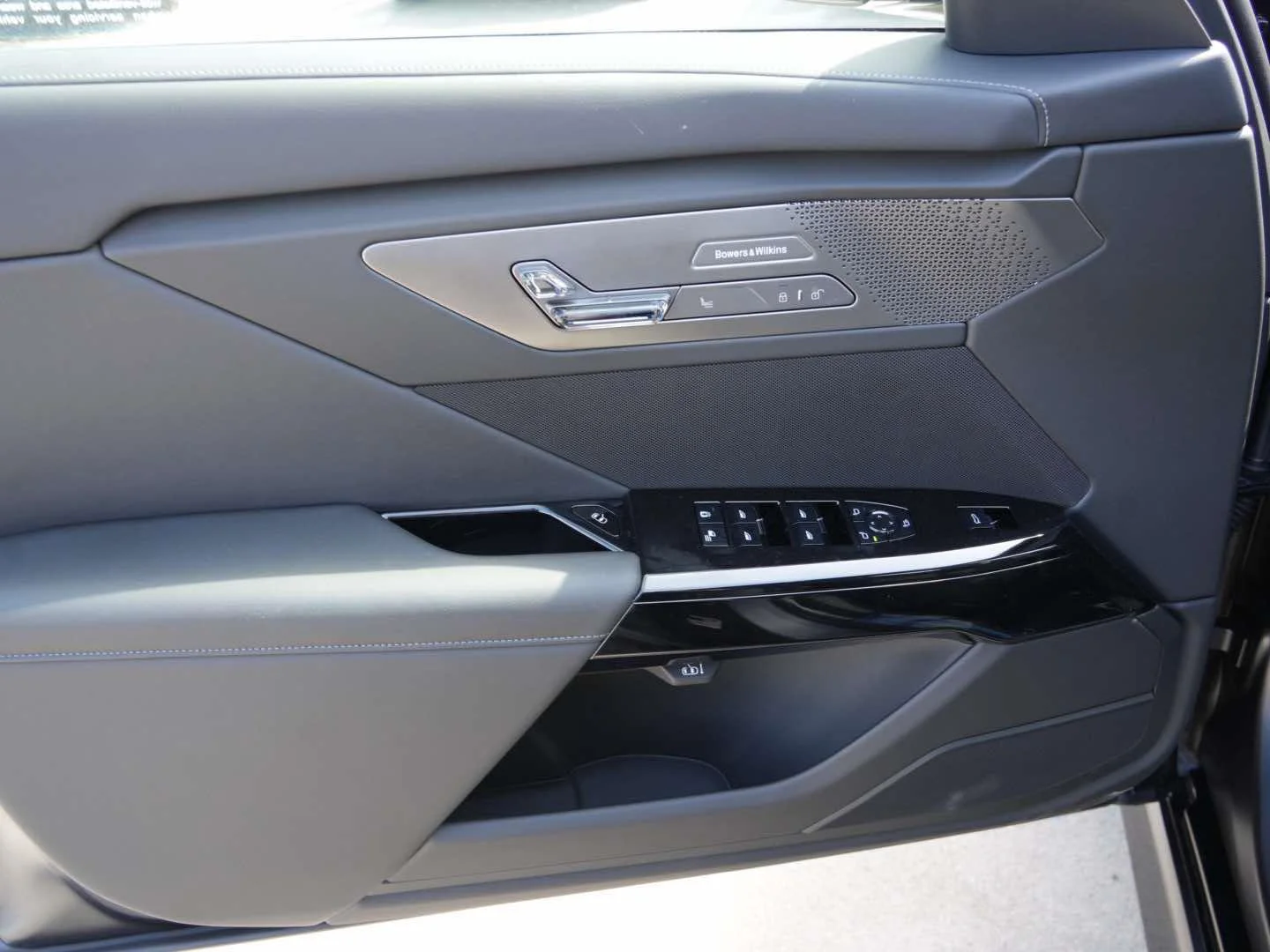 New 2027 Frozen Deep Grey Metallic BMW 740i image 13