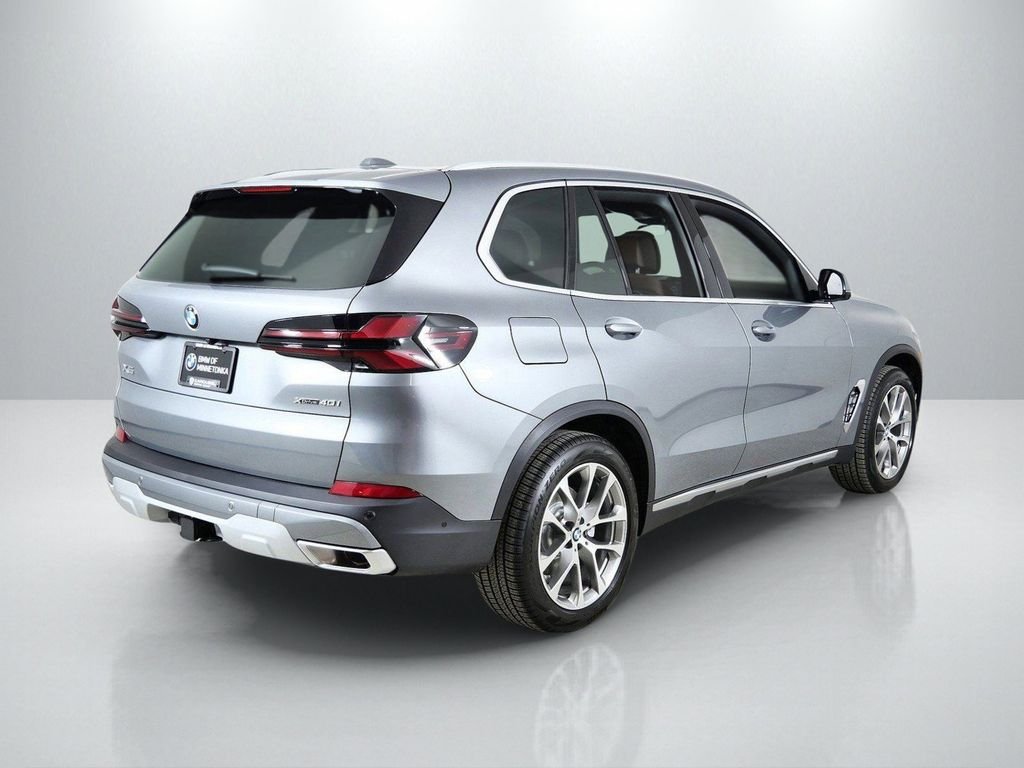 Used 2026 Skyscraper Grey Metallic BMW xDrive40i image 10