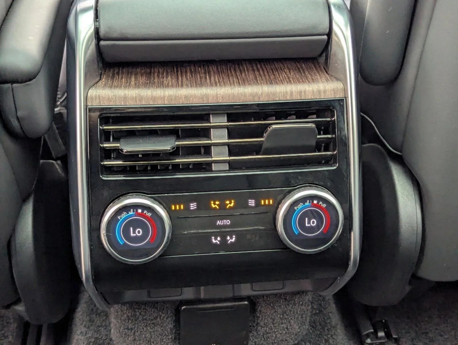 Used 2023 Black Land Rover SE image 18