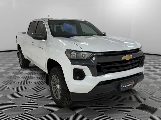Used 2023 White Chevrolet LT image 7