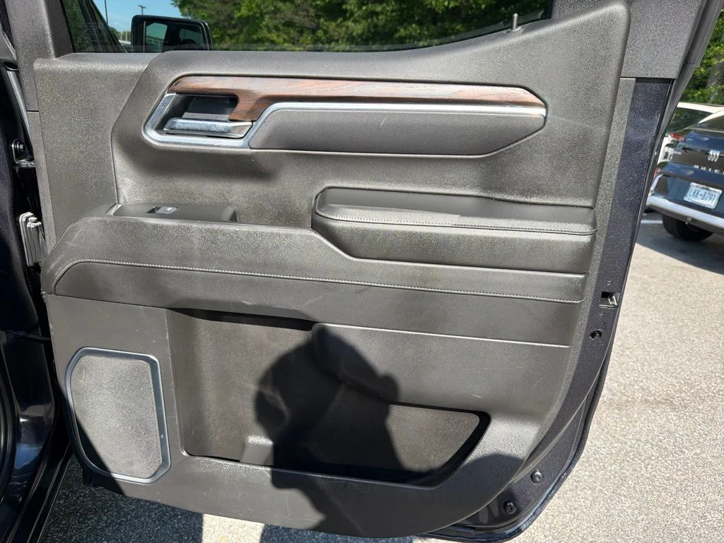 Used 2025 Silver GMC SLT image 26