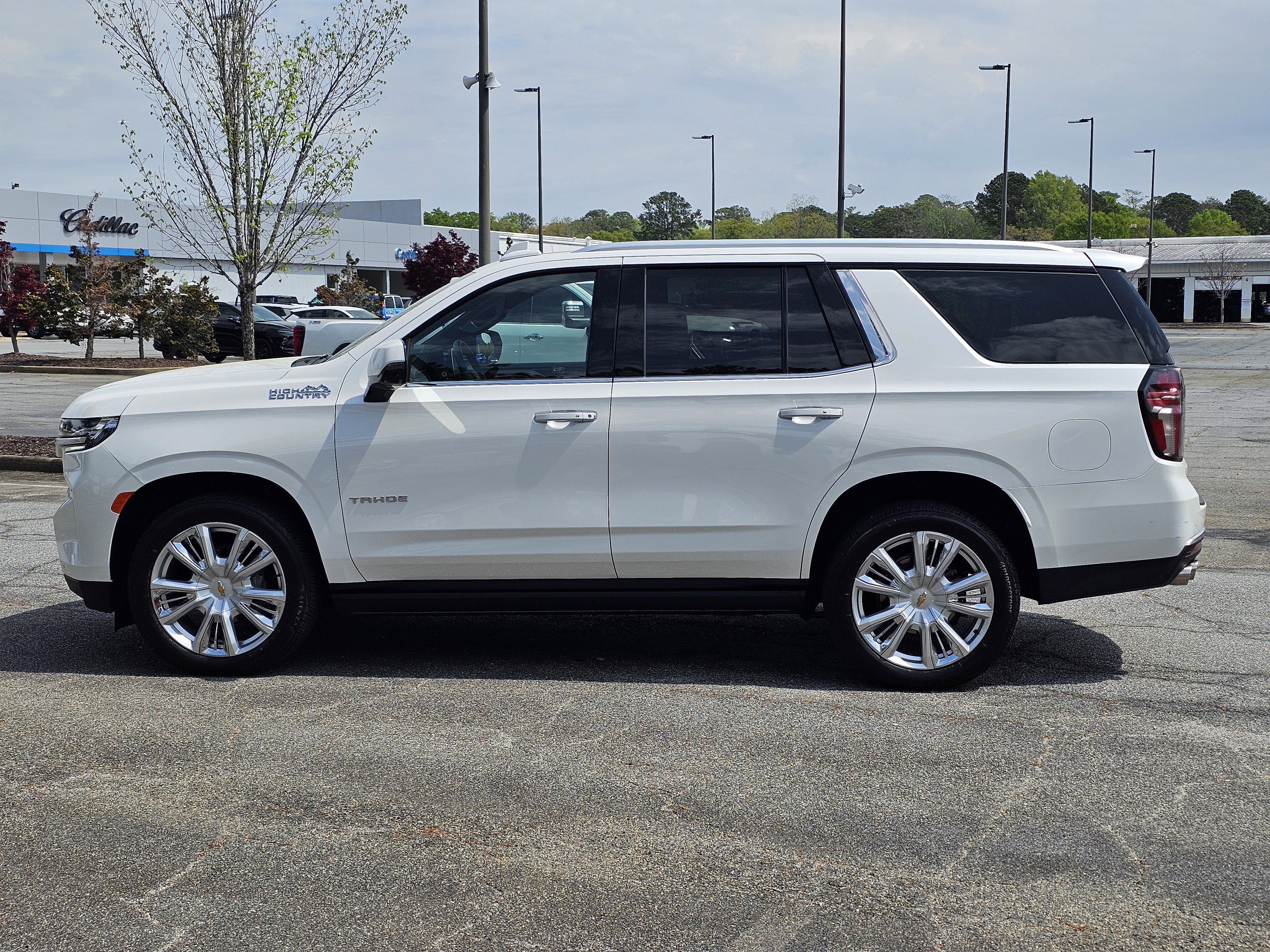 Used 2023 Iridescent Pearl Tricoat Chevrolet High Country image 17