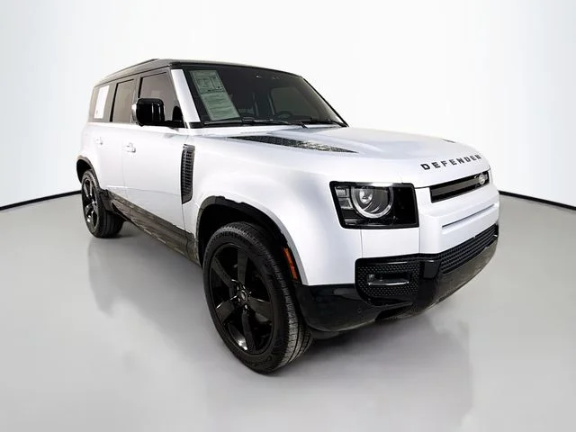 Used 2024 Hakuba Silver Metallic Land Rover X-Dynamic SE image 3
