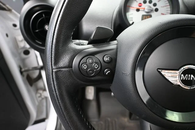 Used 2014 White MINI Paceman image 24