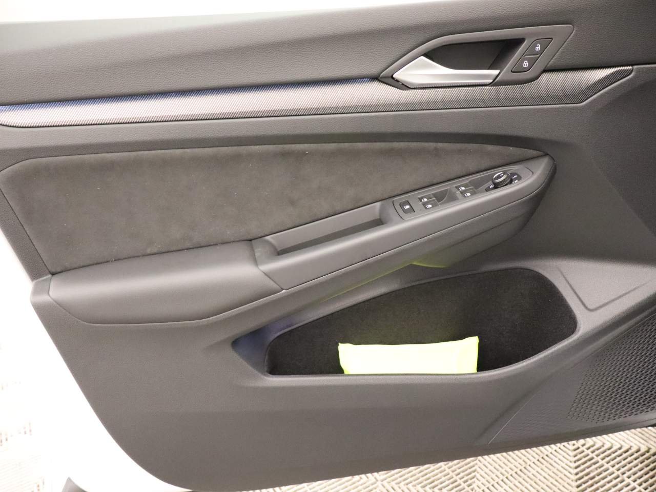 New 2026 Opal White Pearl Volkswagen SE image 16