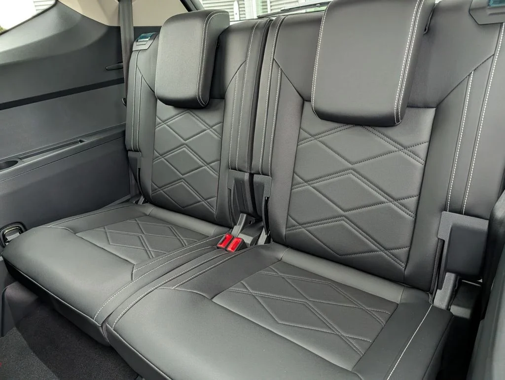New 2026 Black Volkswagen 2.0T SE w/Technology image 14
