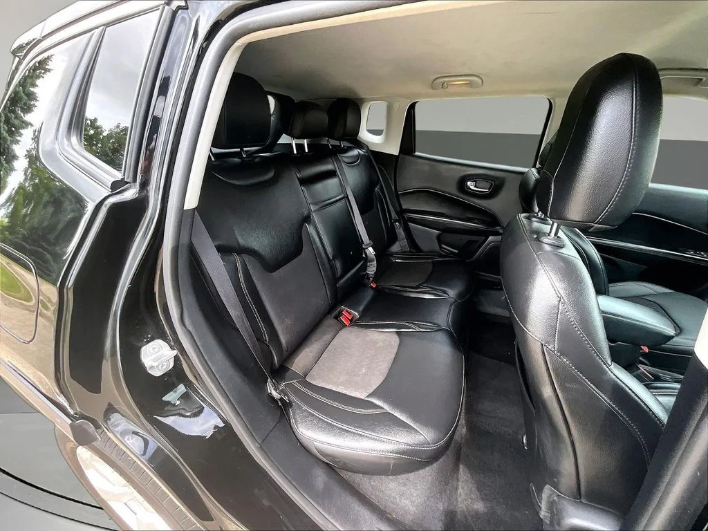 Used 2018 Black Jeep Latitude image 29