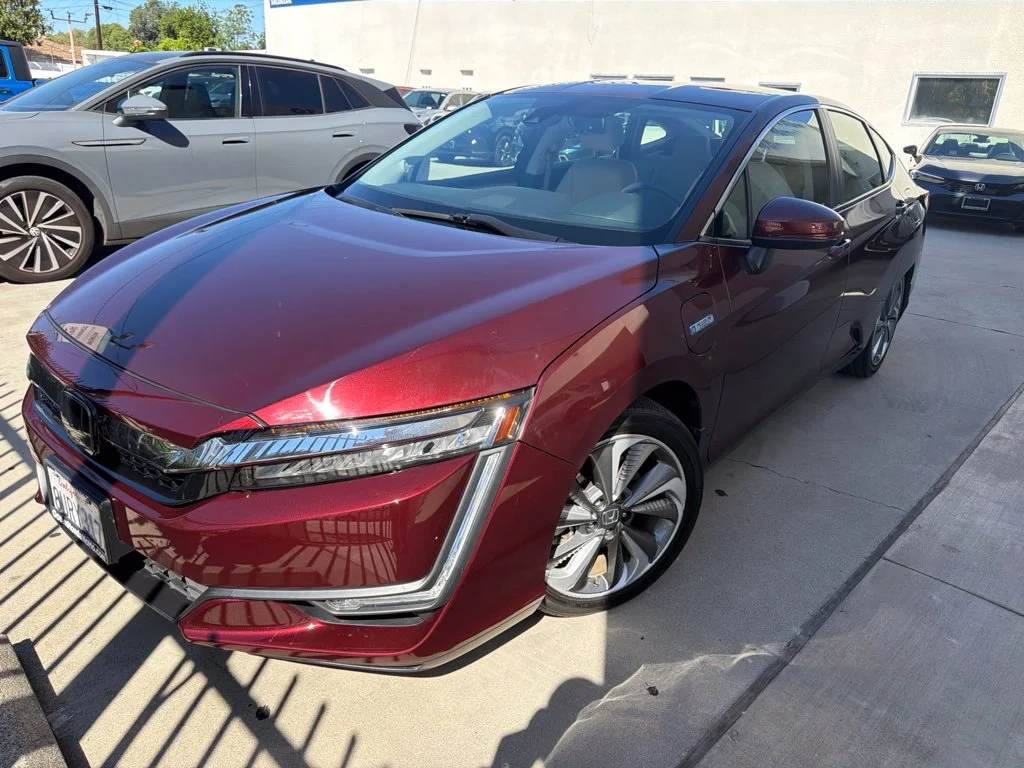 Used 2020 Crimson Pearl Honda Base image 1