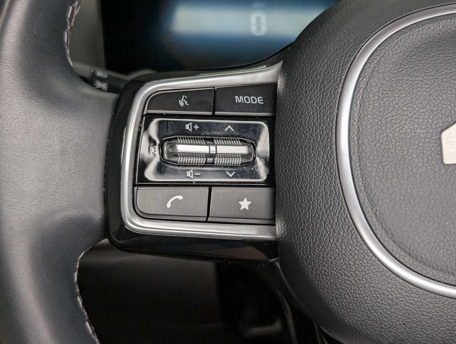 Used 2025 Glacial White Pearl Kia S image 39
