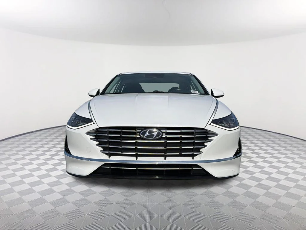 Used 2023 White Hyundai SEL image 2