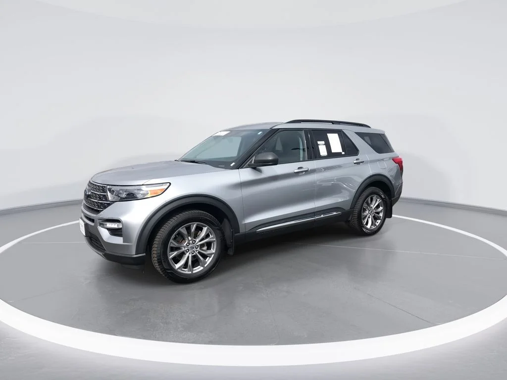 Used 2022 Silver Ford XLT image 4