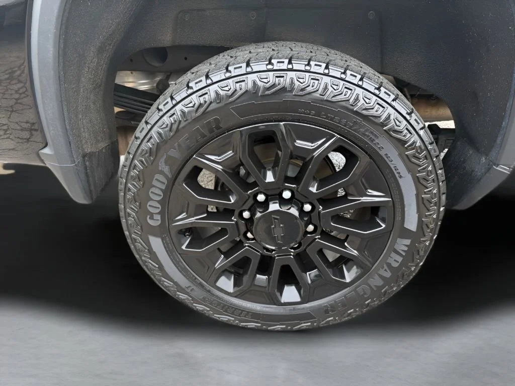 Used 2025 Black Chevrolet High Country image 36