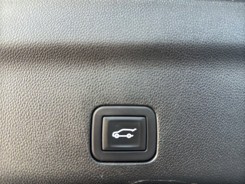 Used 2025 Gray Chevrolet Z71 image 13