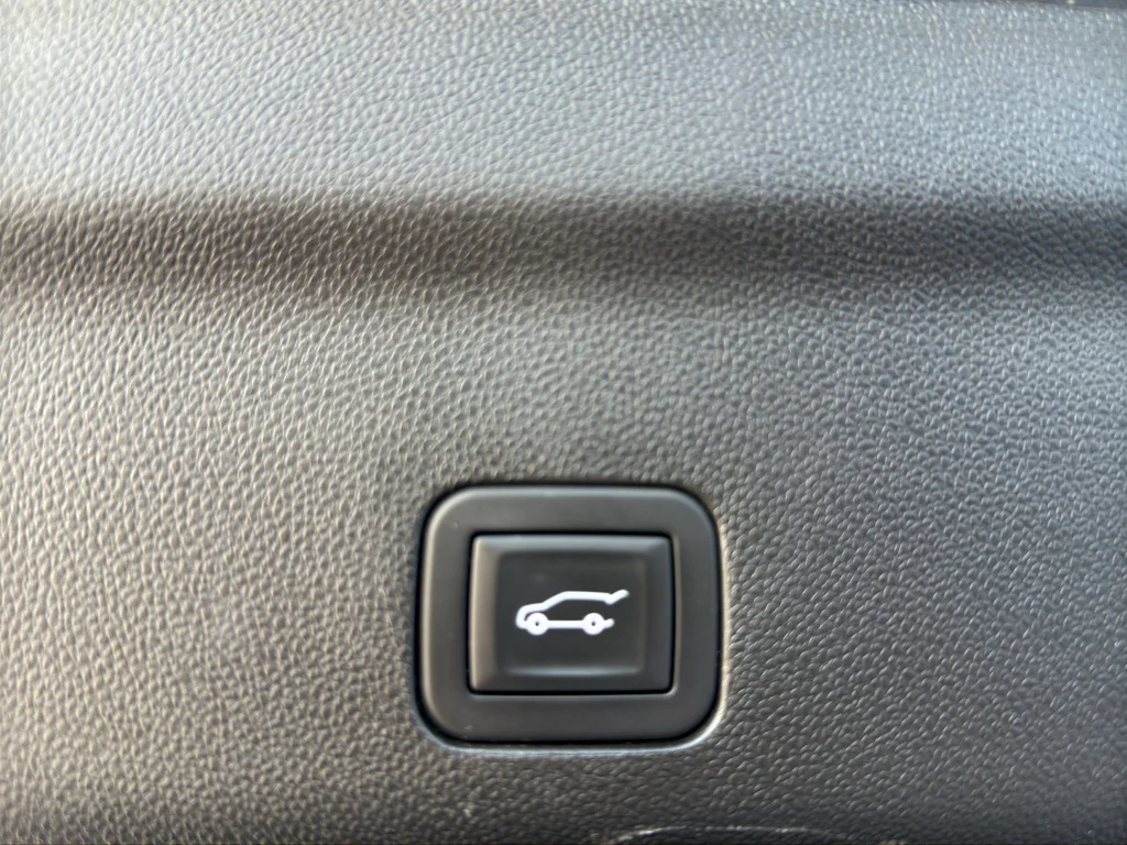 Used 2025 Gray Chevrolet Z71 image 13