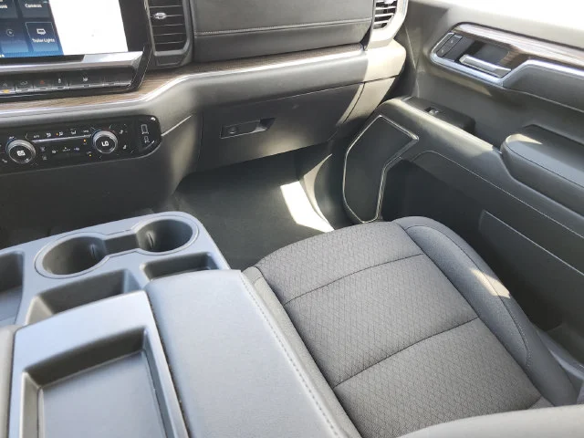 Used 2025 White Chevrolet LT image 21