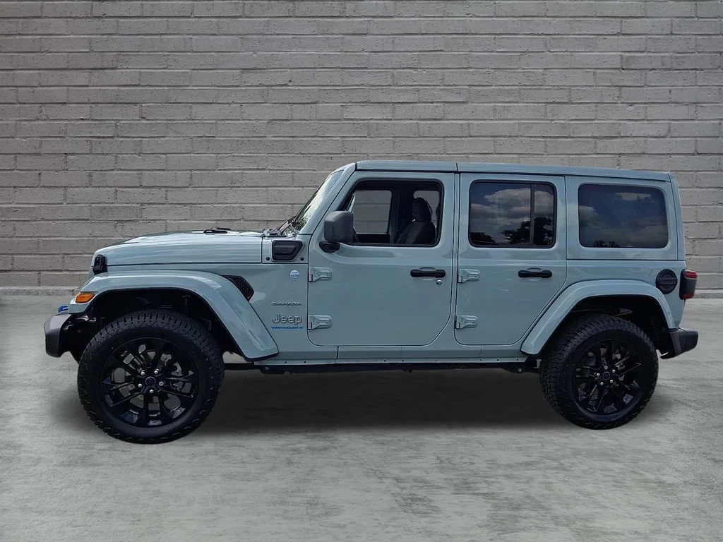 Used 2024 Earl Clearcoat Jeep Sahara image 7