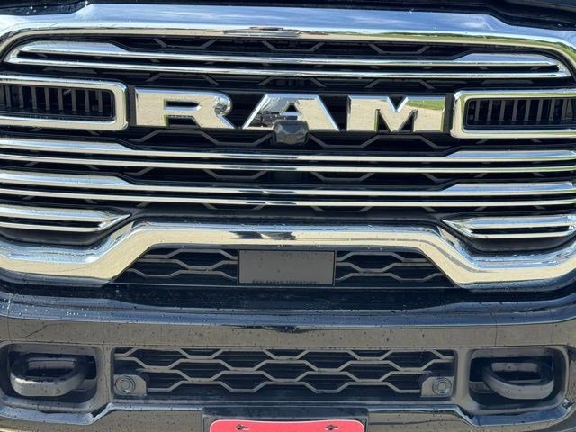 New 2026 Diamond Black Crystal Pearl-Coat Exterior Paint RAM Laramie image 37