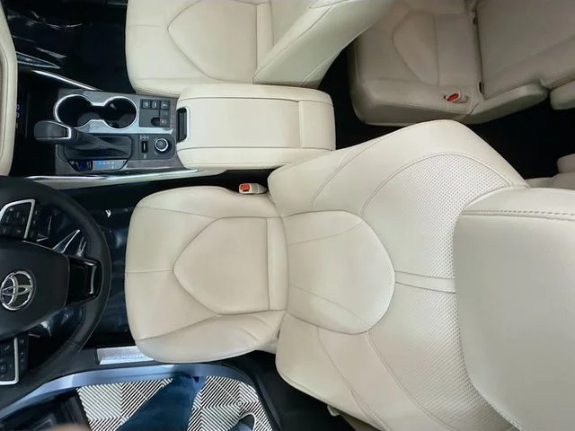 Used 2023  Toyota Limited image 22
