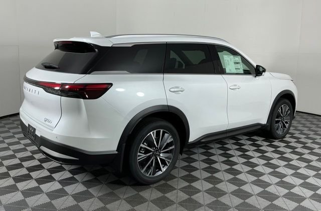 Certified Used 2027 White INFINITI LUXE image 6