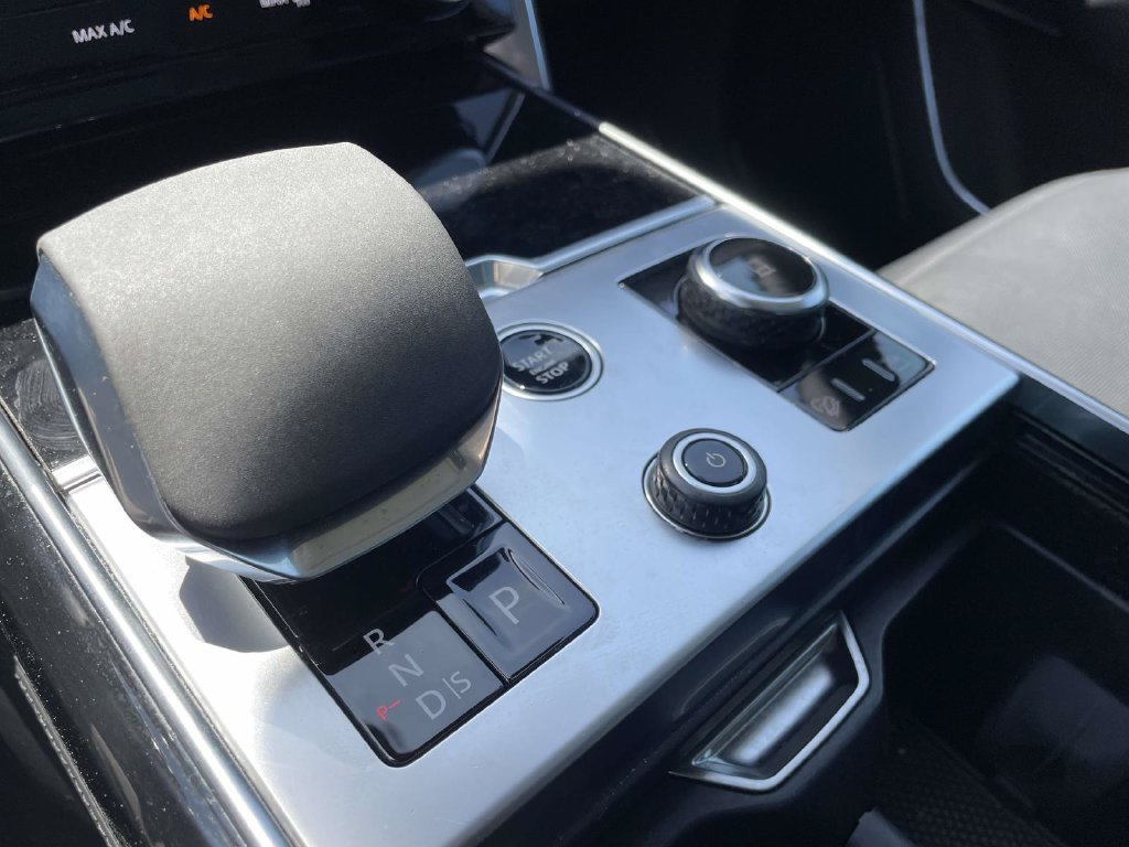 Used 2022 Fuji White Land Rover SE image 31