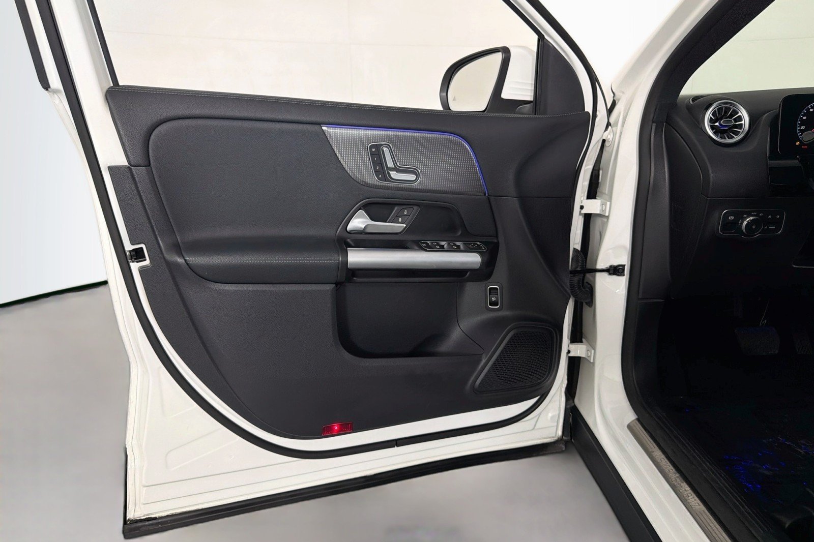 Used 2023 Polar White Mercedes-Benz 250 image 20