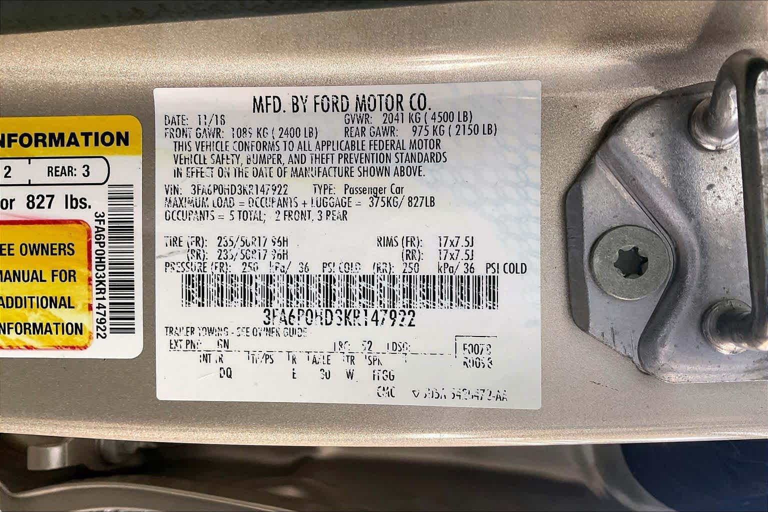 Used 2019 White Gold Metallic Ford SE image 34