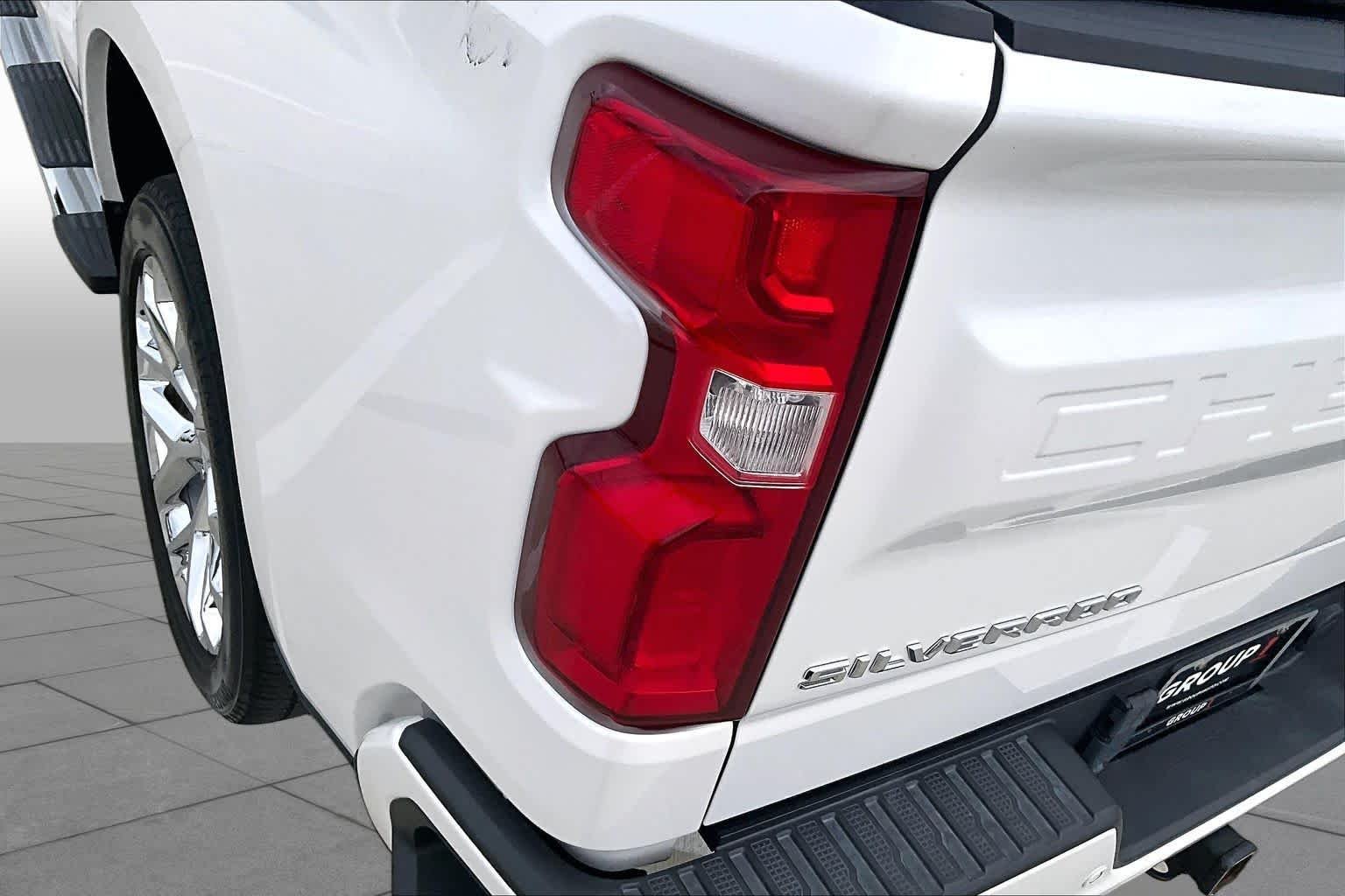 Used 2020 Iridescent Pearl Tricoat Chevrolet High Country image 27