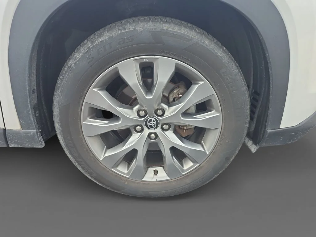 Used 2024 Wind Chill Pearl Toyota Limited image 10