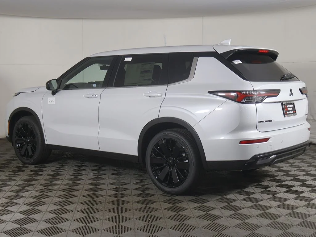 New 2026 White Mitsubishi LE 1.5T S-AWC image 9