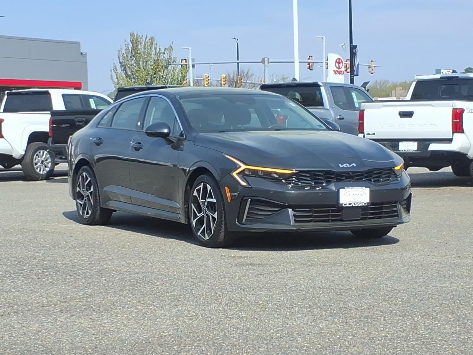 Used 2025 Interstellar Gray Kia EX image 5