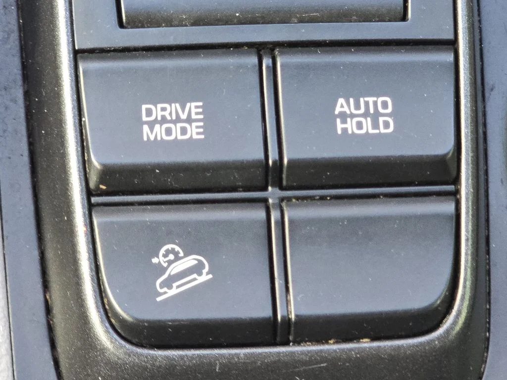 Used 2020 Gray Hyundai SE image 28