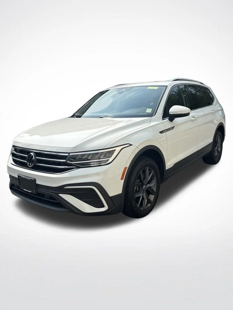 Used 2022  Volkswagen 2.0T SE image 3