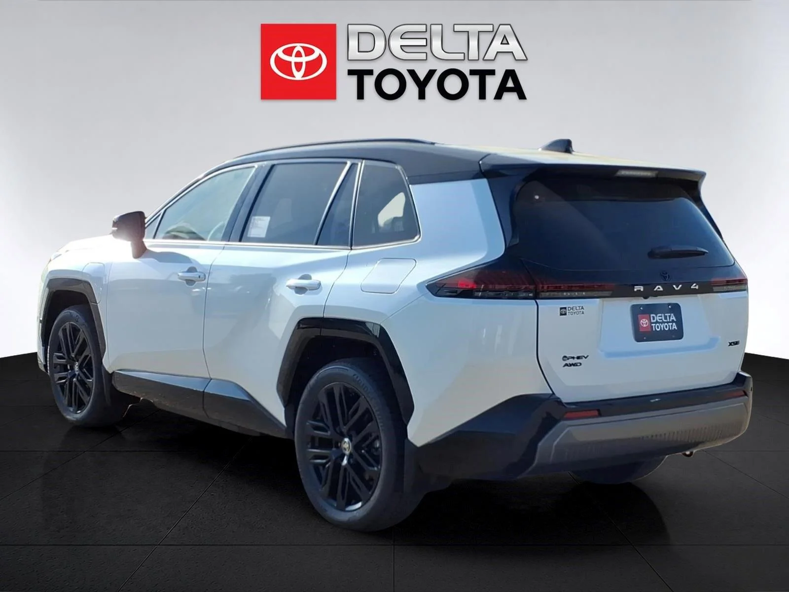 New 2026 Wind Chill Pearl with Midnight Black Metallic roof Toyota XSE image 3
