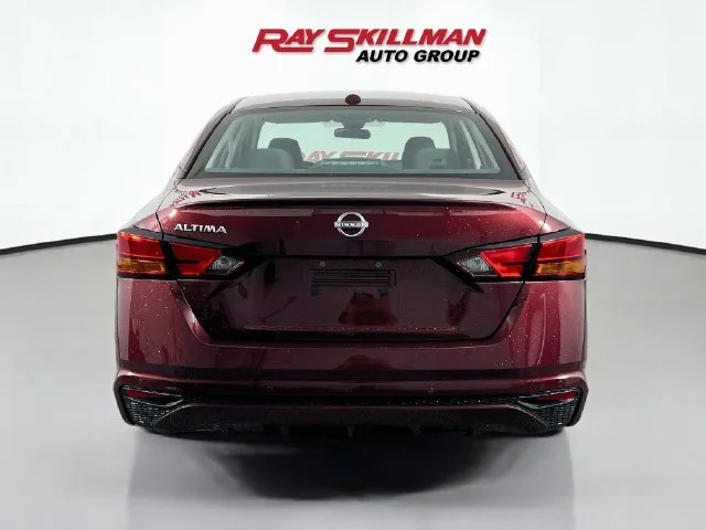 Used 2025 Red Nissan 2.5 SV image 6