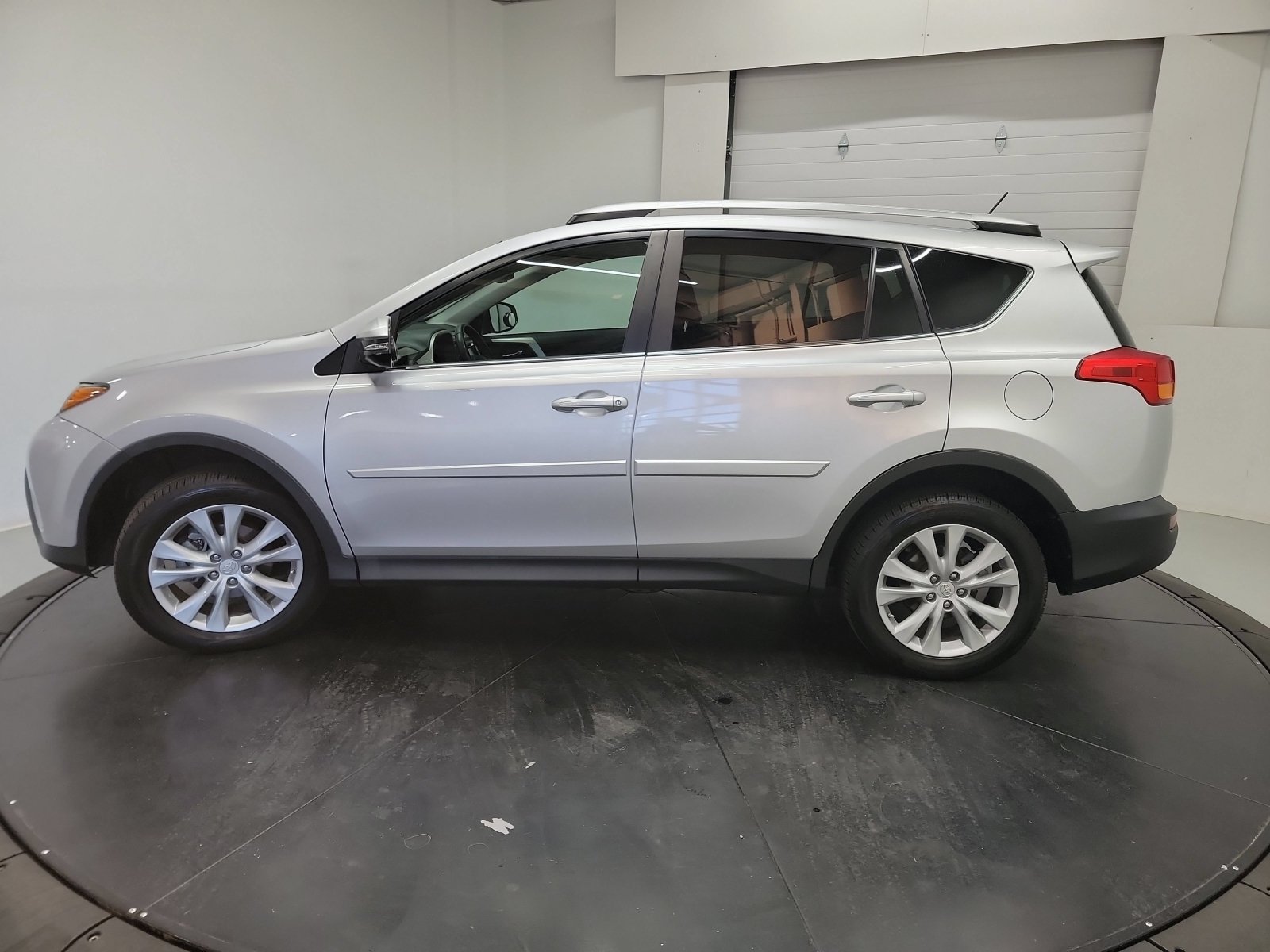 Used 2015 Classic Silver Metallic Toyota Limited image 4
