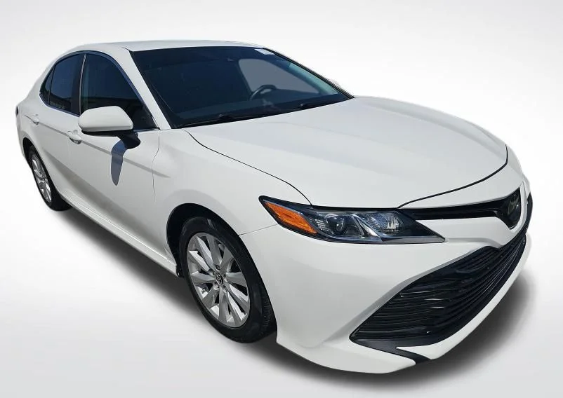 Used 2019 White Toyota LE image 5