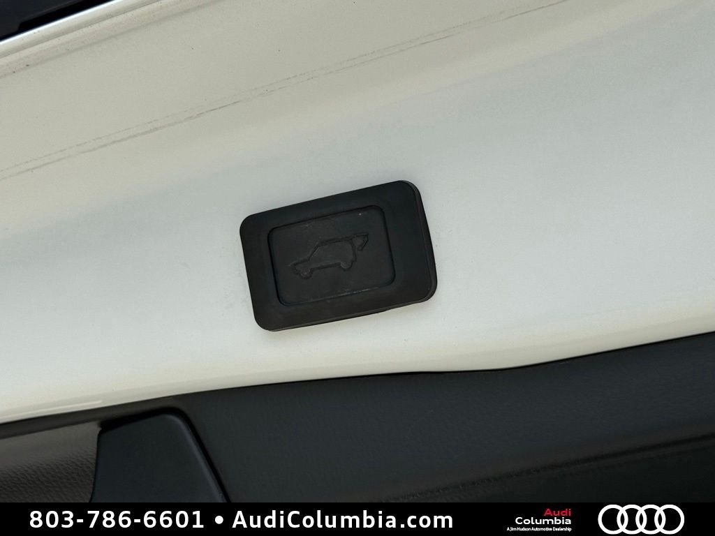 Used 2025 Beige Toyota XLE Premium image 17