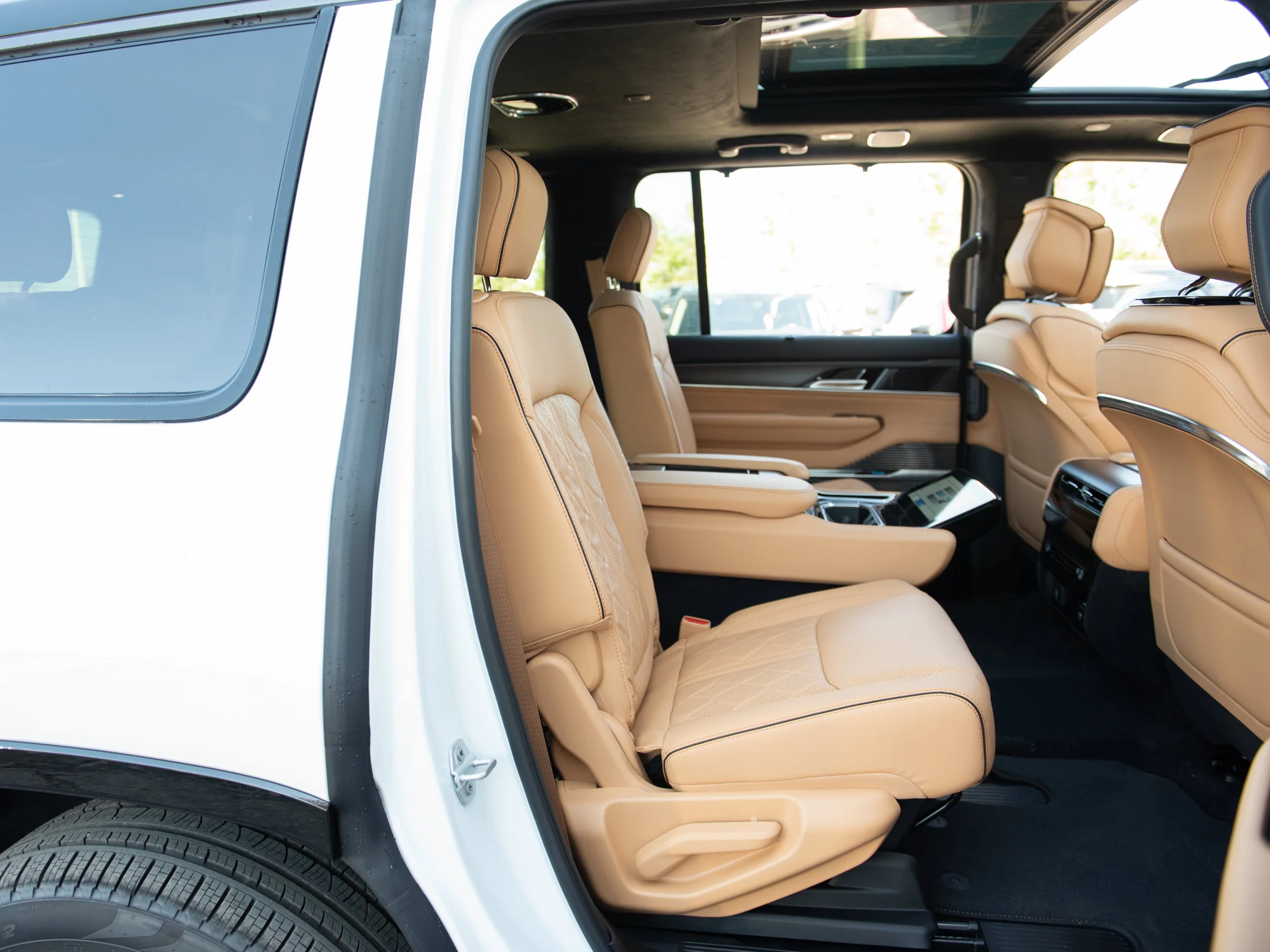 New 2026 White Jeep Summit Reserve* image 30