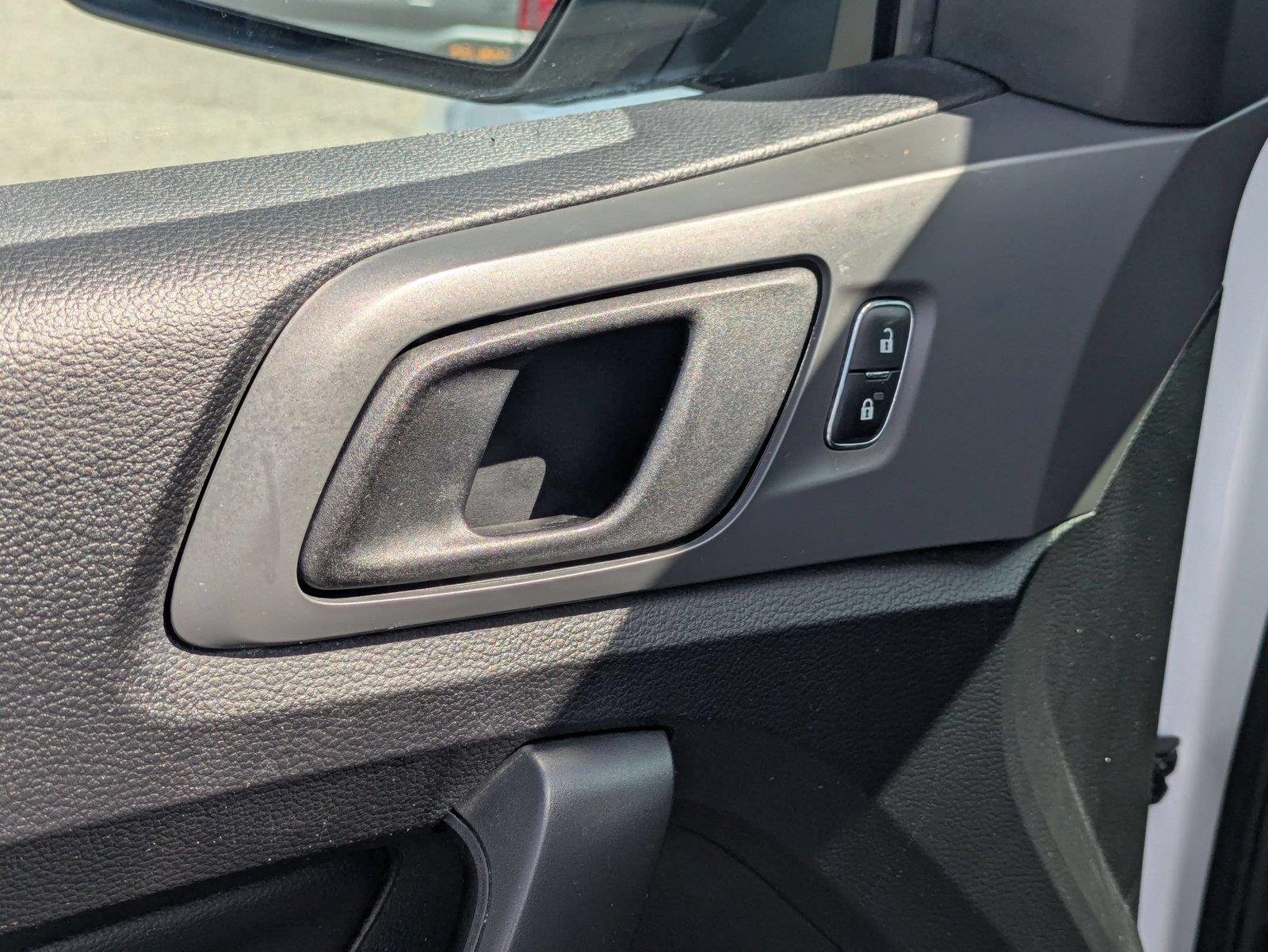 Used 2019  Ford XL image 10