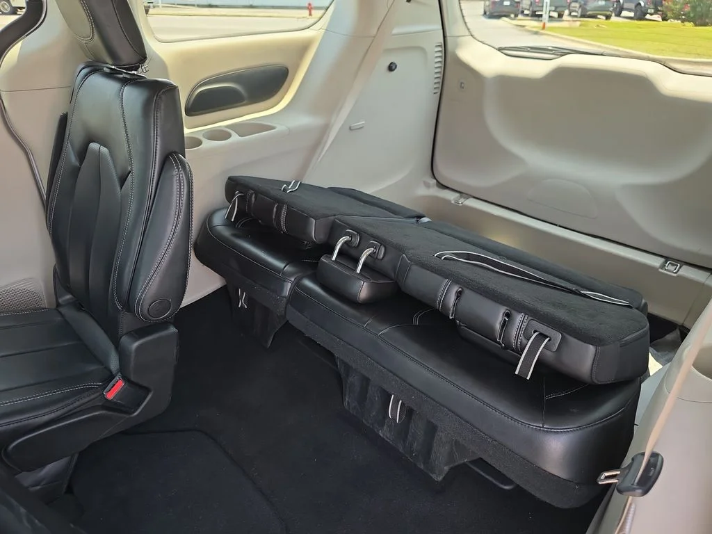 Used 2023 White Chrysler Touring L image 31
