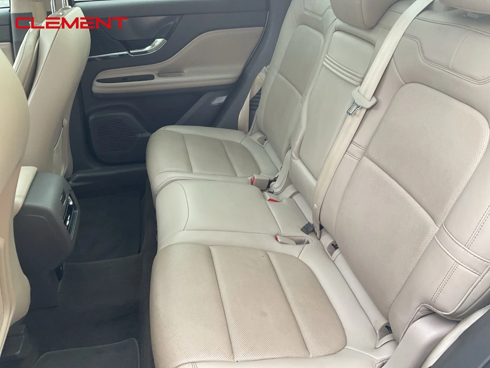 Used 2022 White Lincoln Reserve image 22