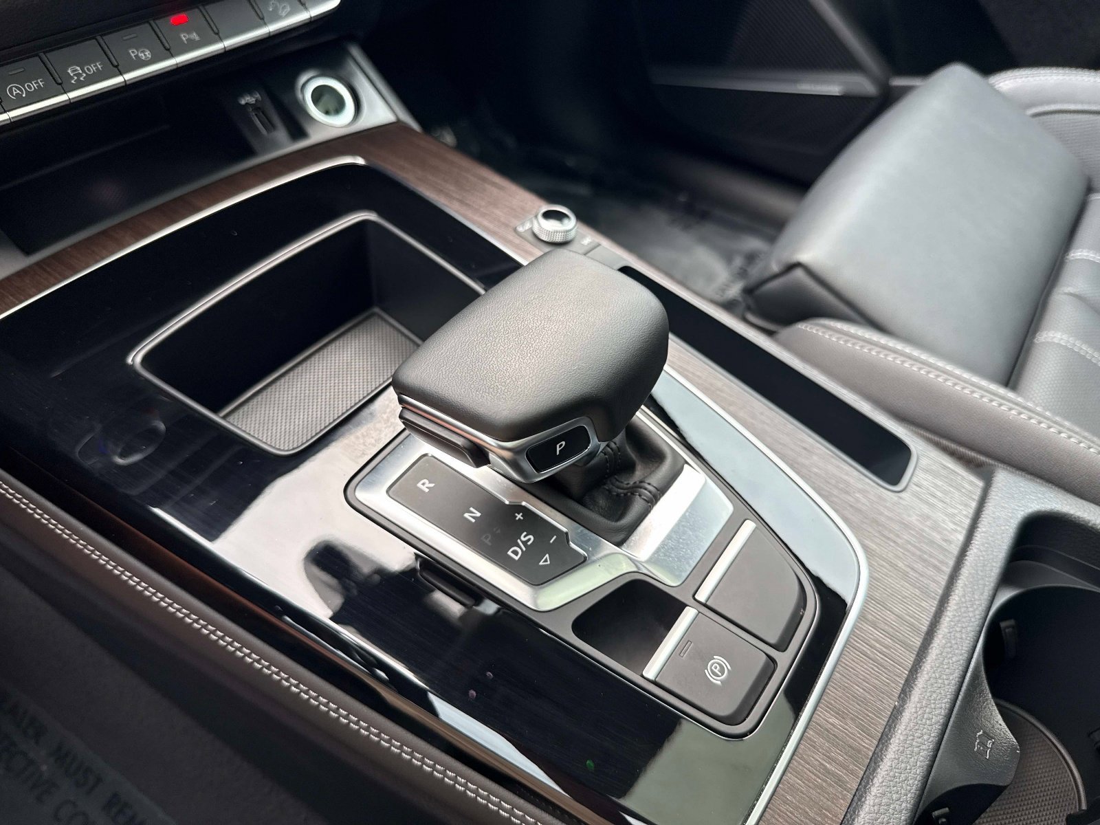 Used 2025 Black Metallic Audi S line Prestige image 26