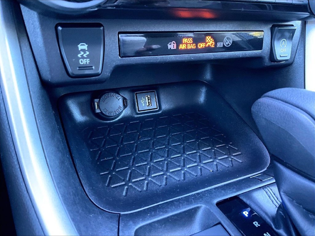 Used 2025  Toyota XLE image 27