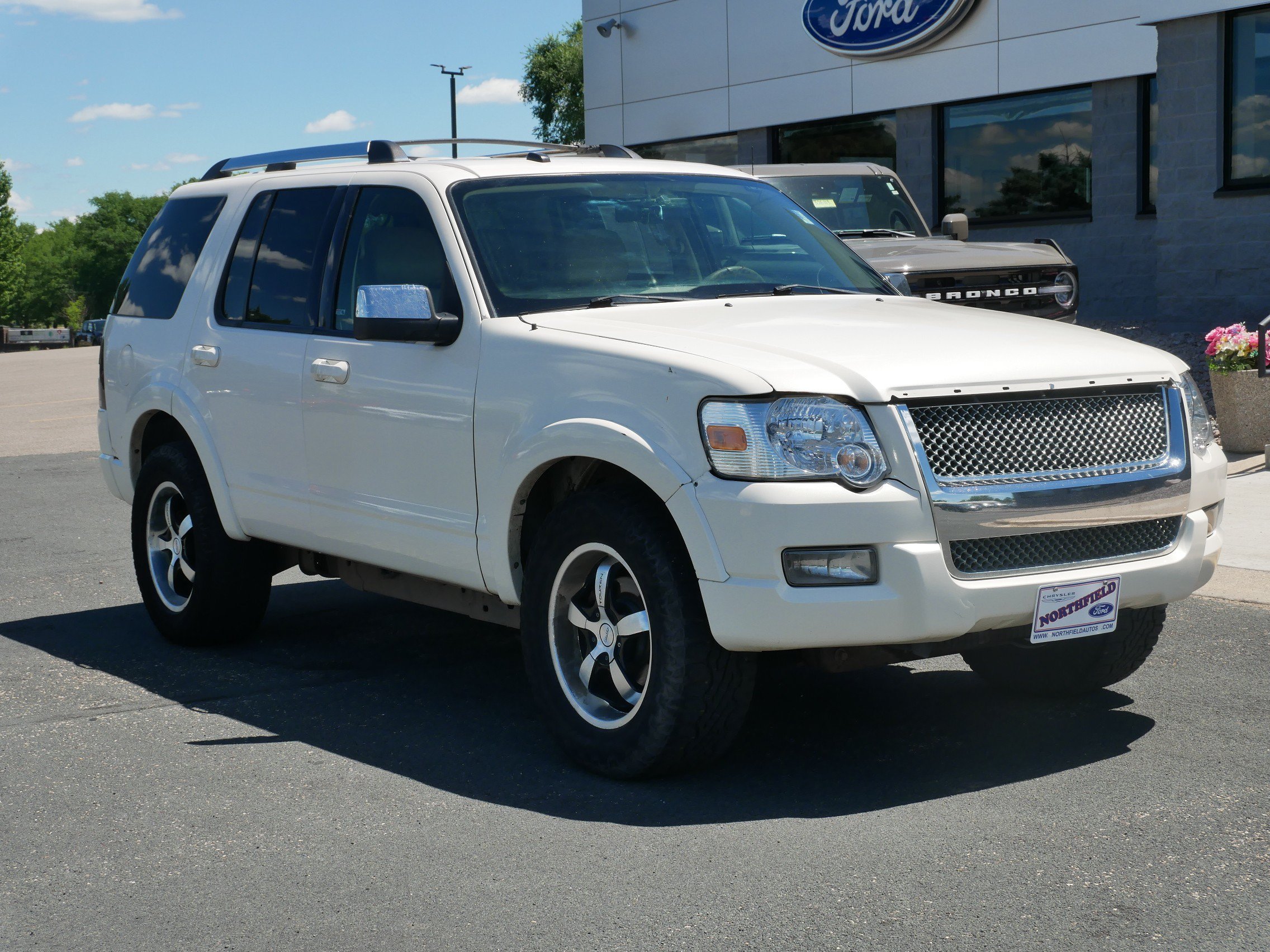 Used 2008 Ford Explorer Limited with VIN 1FMEU85808UB02518 for sale in Northfield, Minnesota