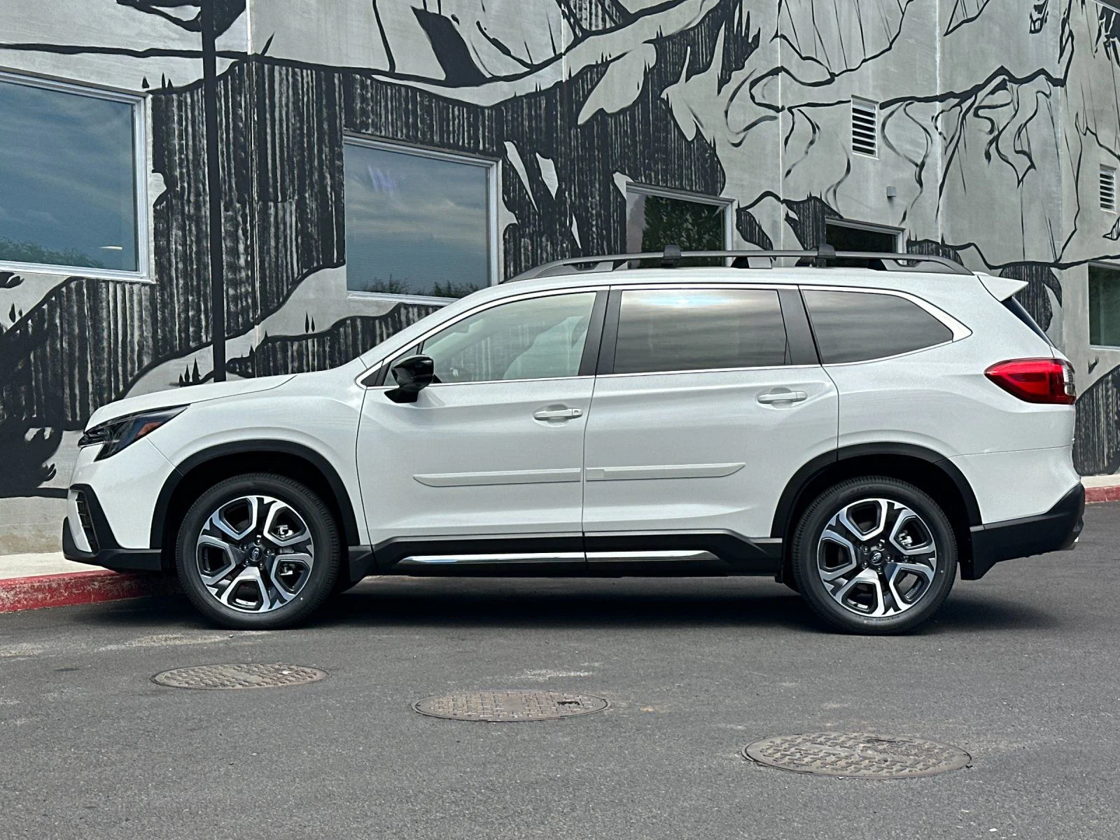 New 2026 CRYSTAL WHITE PEARL Subaru Limited 7-Passenger image 3