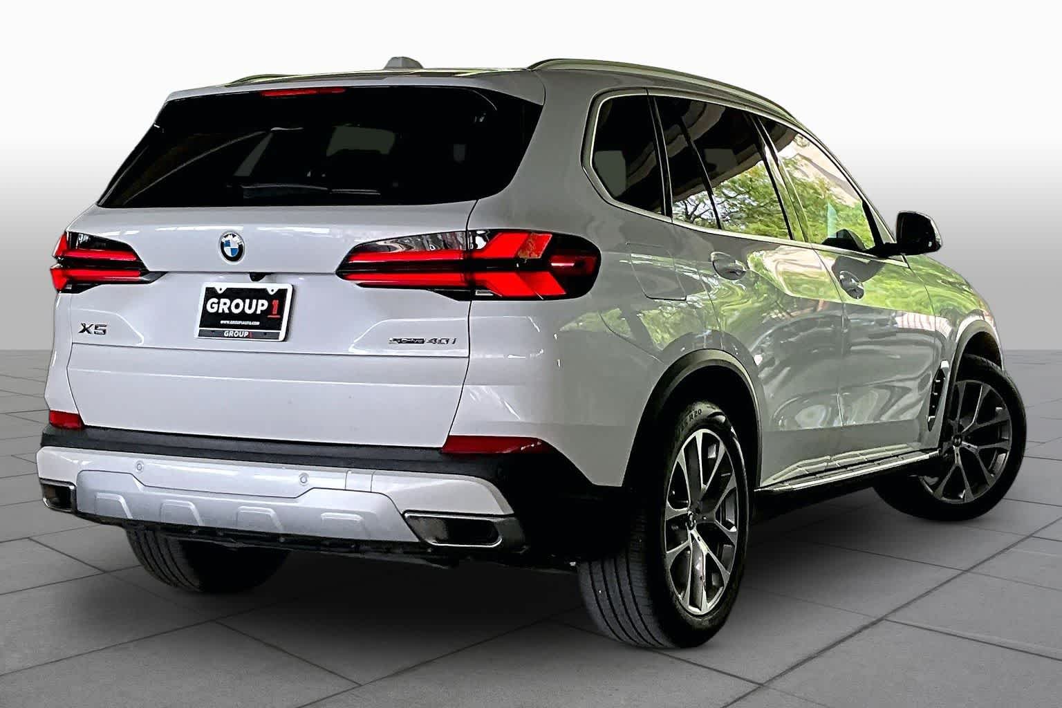 Used 2025 Mineral White Metallic BMW sDrive40i image 12